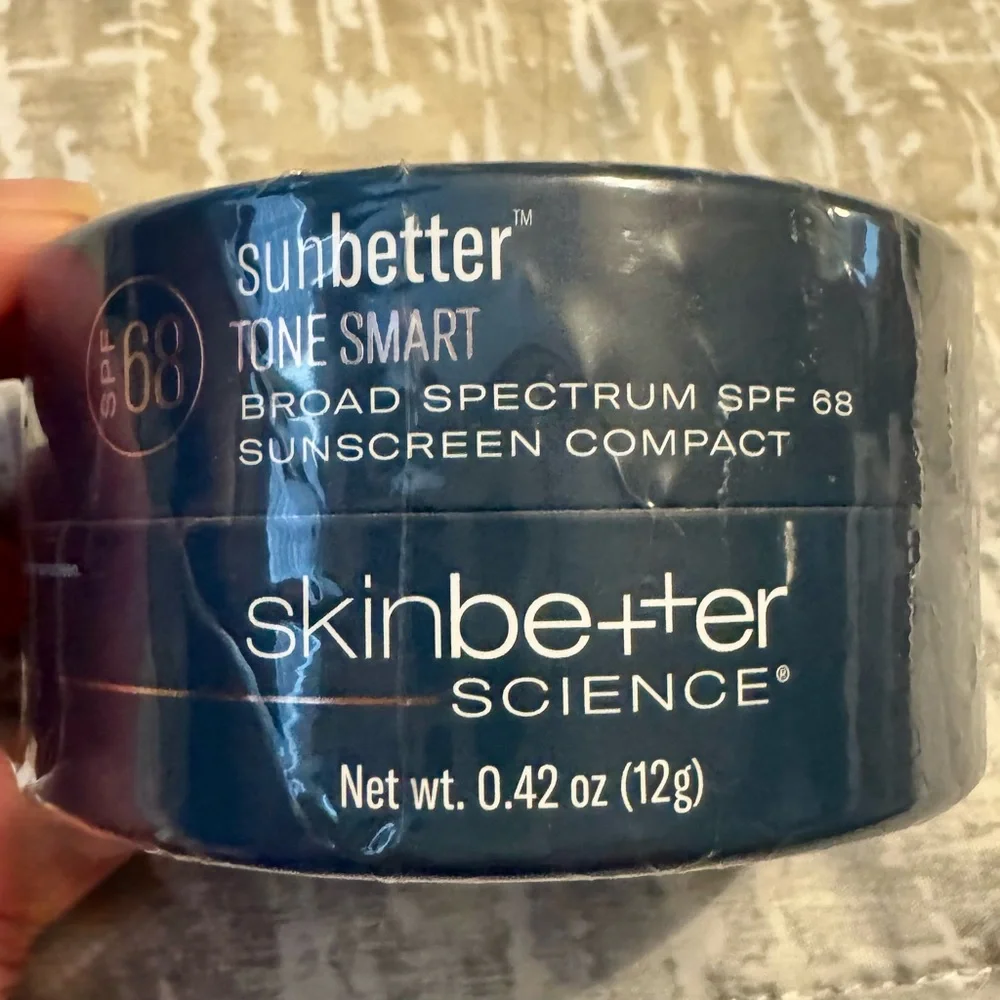 Skinbetter Science Tone Smart Sunscreen Compact - Blue - Seal In intact. NWT - Picture 1 of 3